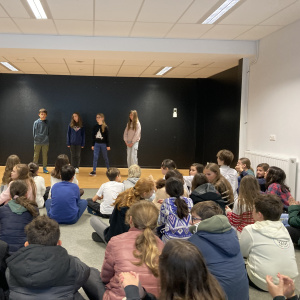 Un groupe en plein conte