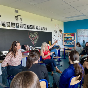 Hélène Vignal et les élèves