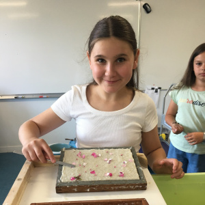 Hatice réalise sa feuille