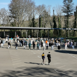 Les collégiens dansent